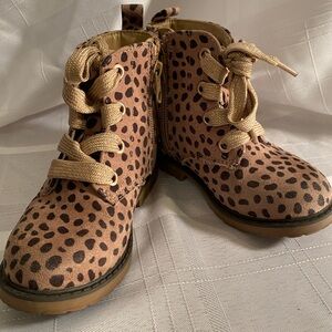 Cat & Jack Toddler Girls Booties with Glittery Gold Ties. Size 8. Good Condition
